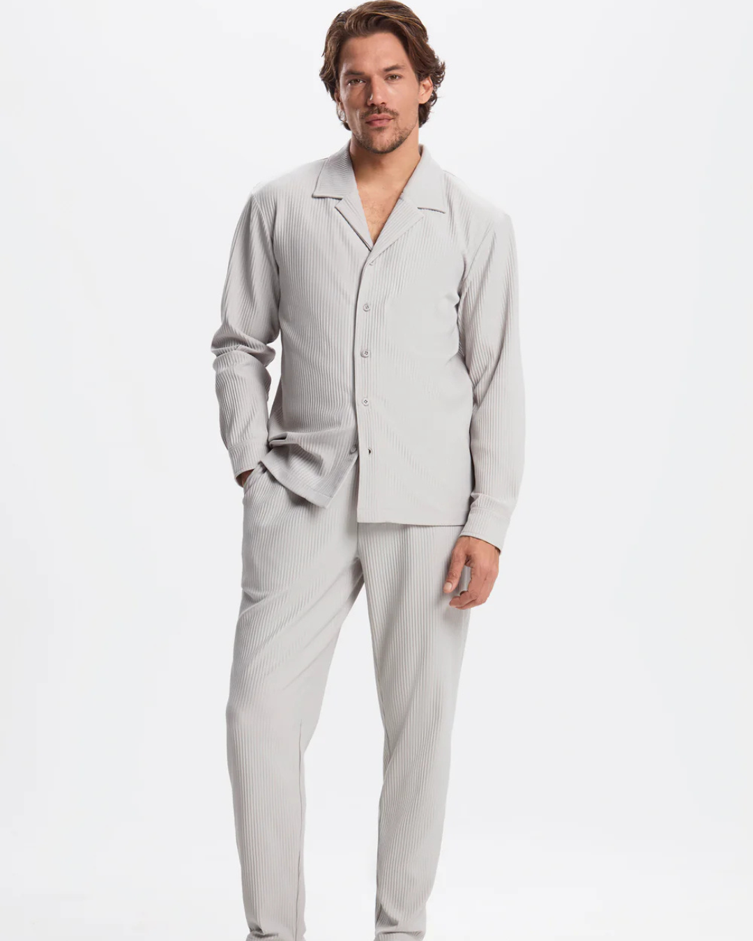 Conjunto de Camisa e Calças Justas em Tecido Plissado para Homem®