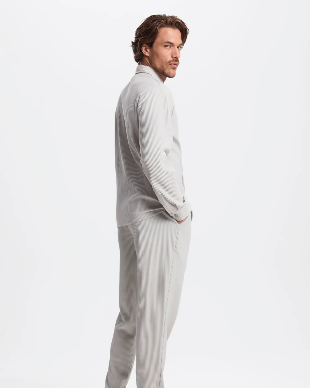 Conjunto de Camisa e Calças Justas em Tecido Plissado para Homem®