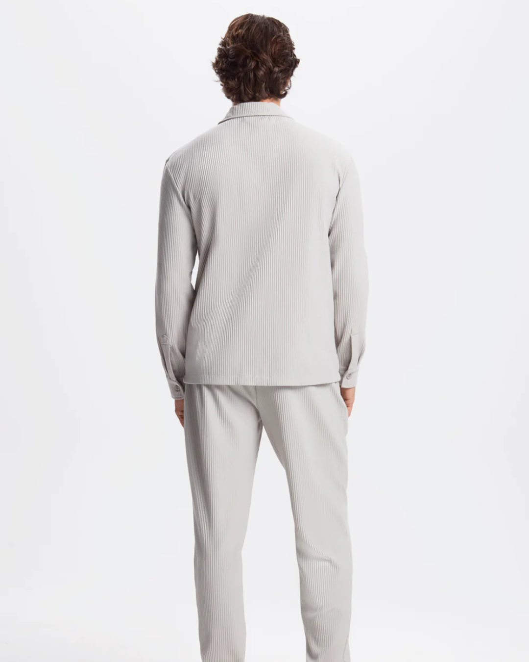 Conjunto de Camisa e Calças Justas em Tecido Plissado para Homem®