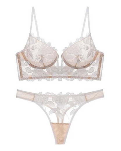 Conjunto de Lingerie em Renda Floral com Sutiã de Copa Estruturada e Tanga a Combinar®