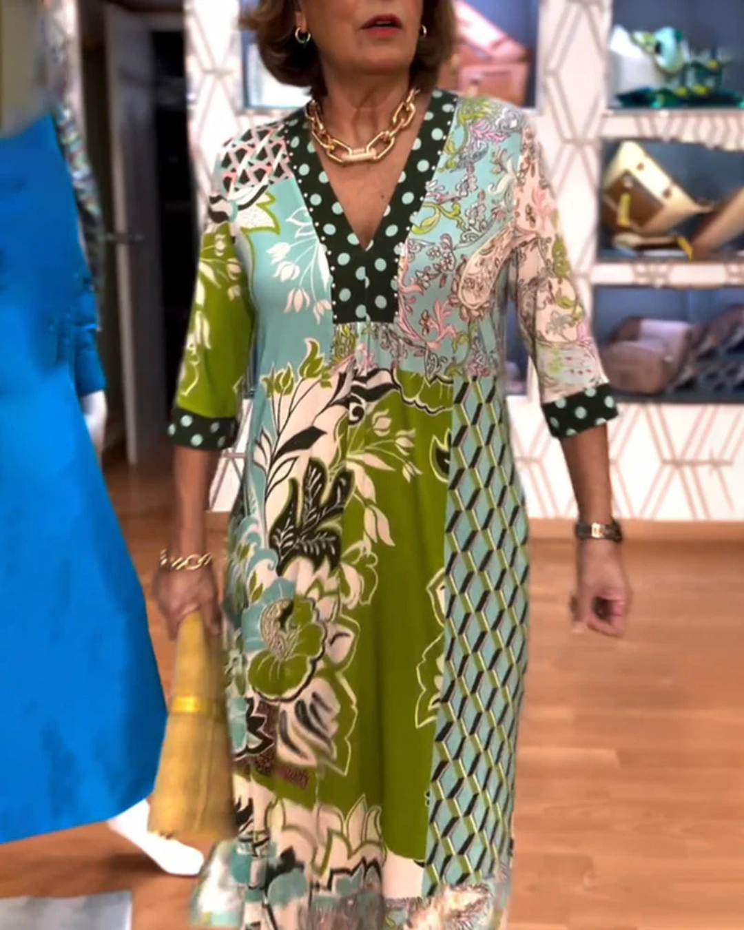 Vestido com decote em V, fenda e estampado vintage®