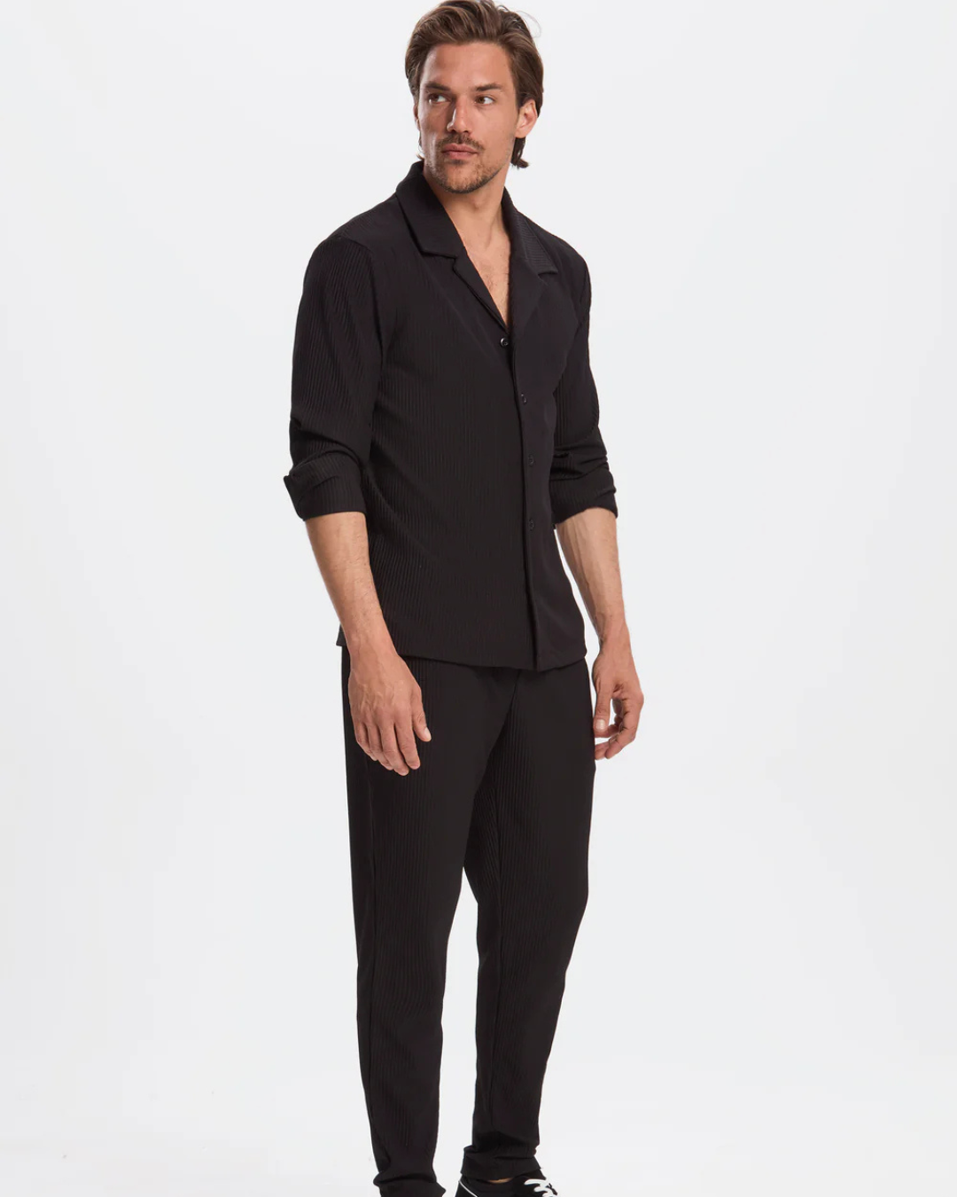 Conjunto de Camisa e Calças Justas em Tecido Plissado para Homem®