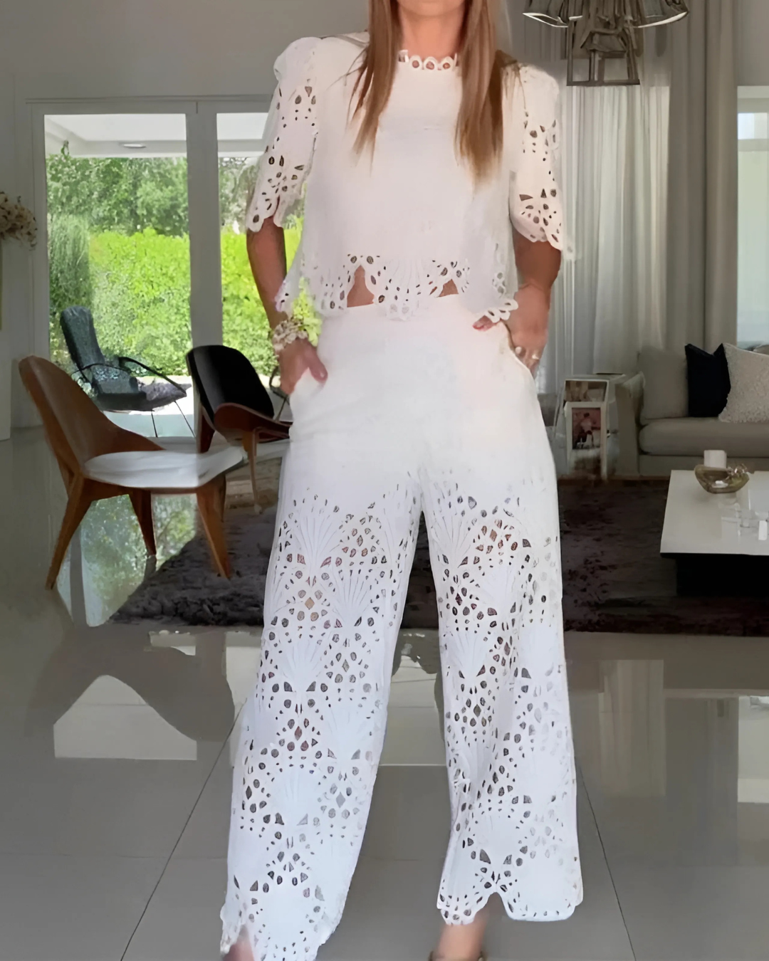 Conjunto de duas peças com camisa de manga curta e calças largas para mulher®