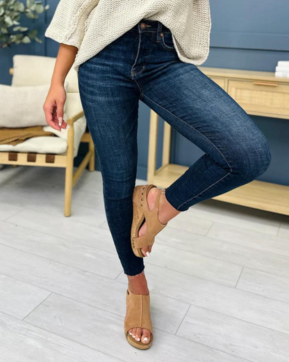 Jeans justos com realce dos glúteos e controlo do abdómen®
