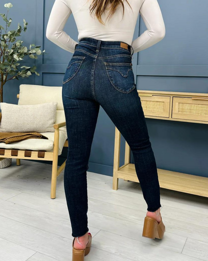 Jeans justos com realce dos glúteos e controlo do abdómen®