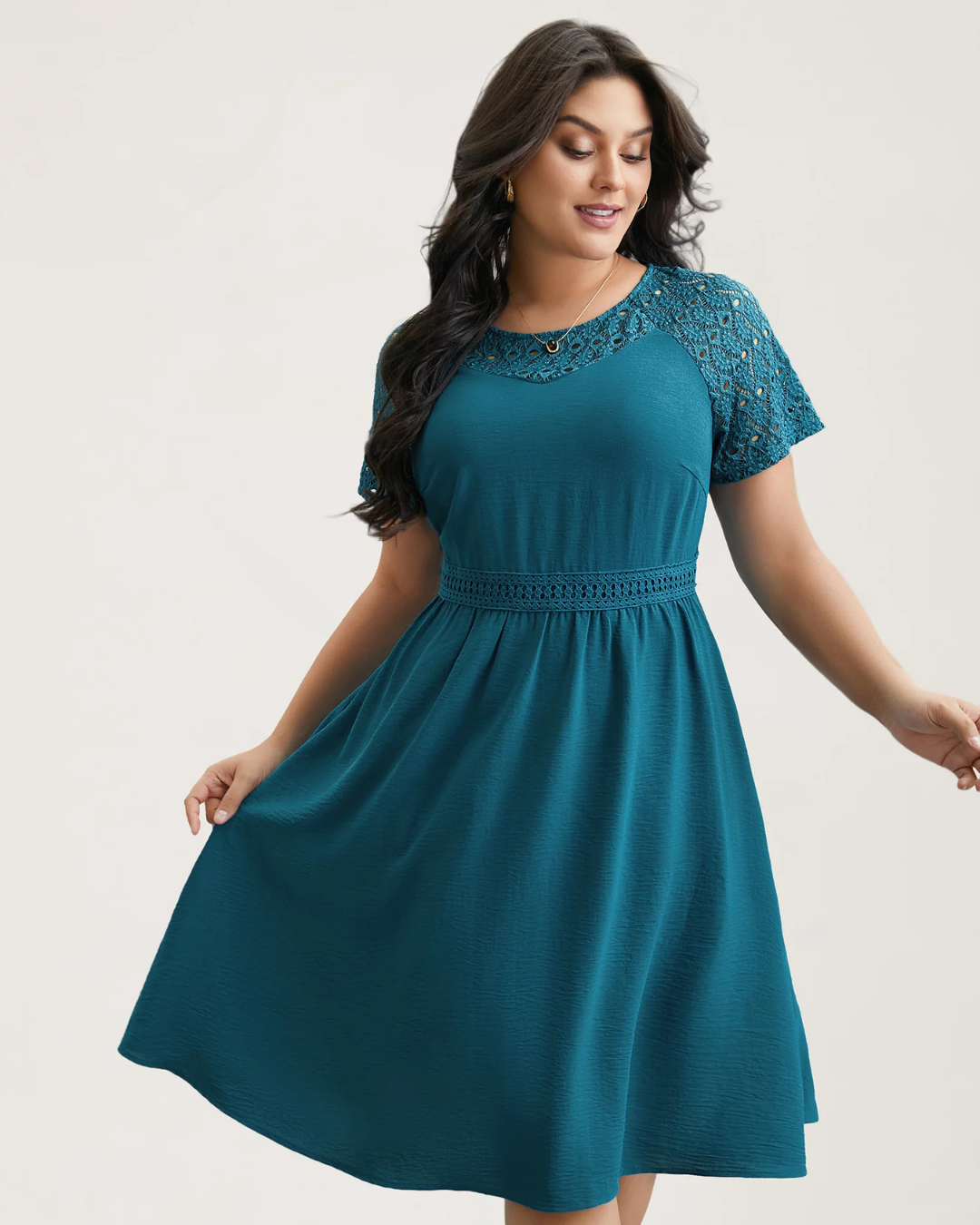 Vestido midi com bolsos e mangas curtas com fendas de renda®