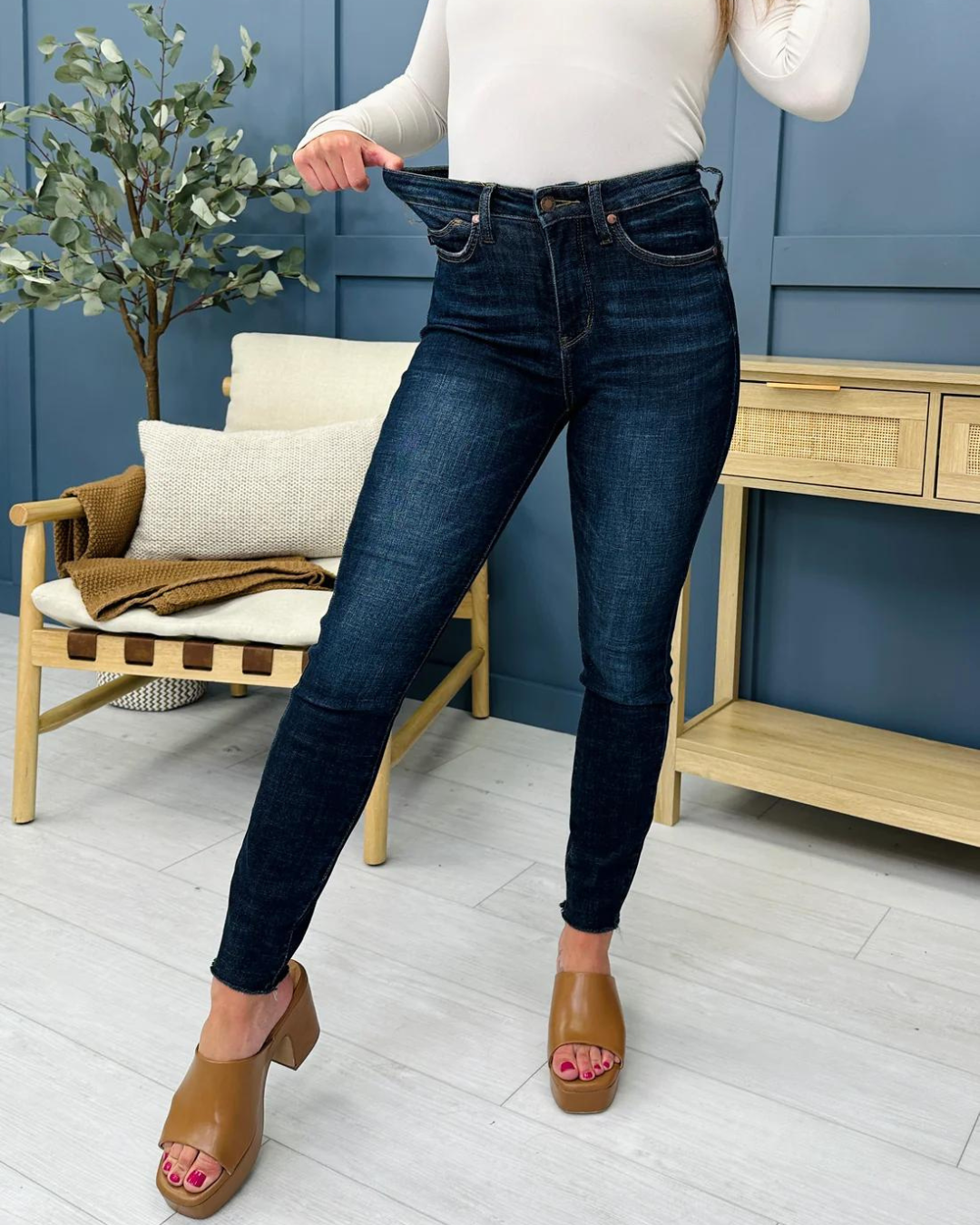 Jeans justos com realce dos glúteos e controlo do abdómen®