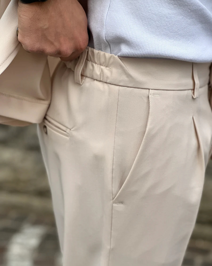 Conjunto de casaco e calças em tons neutros para homem com estilo casual®