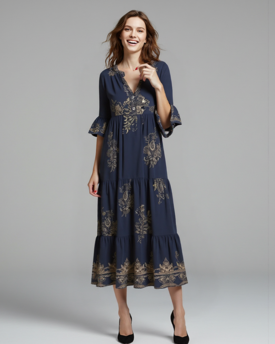 Vestido boémio com estampado dourado e decote em V®