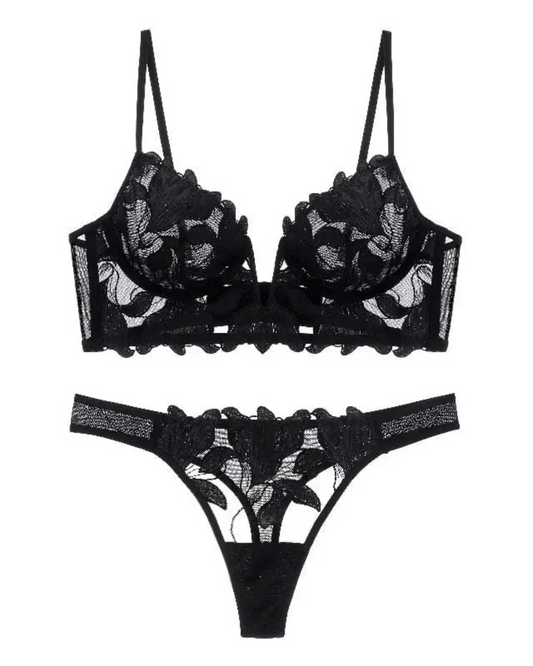 Conjunto de Lingerie em Renda Floral com Sutiã de Copa Estruturada e Tanga a Combinar®